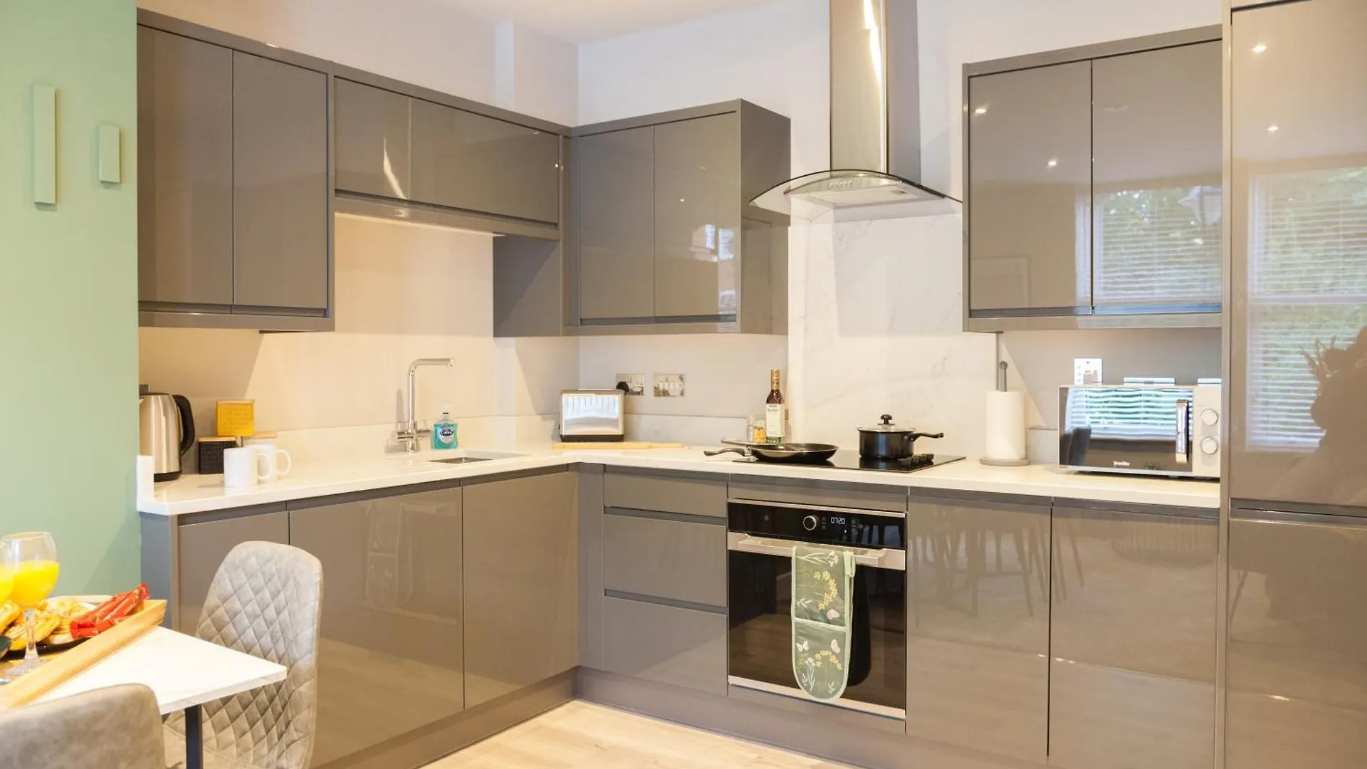 2 Bed - Long Term Stay Rates- Contractors-Professionals-Relocation Leeds  0*, Leeds (West Yorkshire)