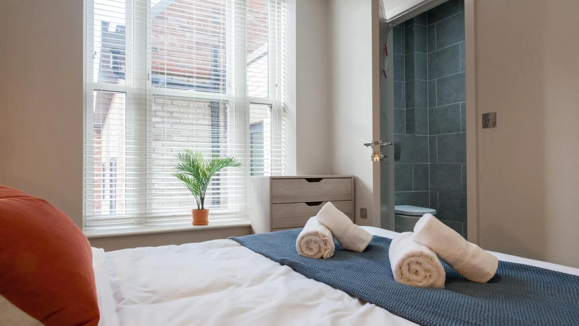 2 Bed - Long Term Stay Rates- Contractors-Professionals-Relocation Leeds  Apartament